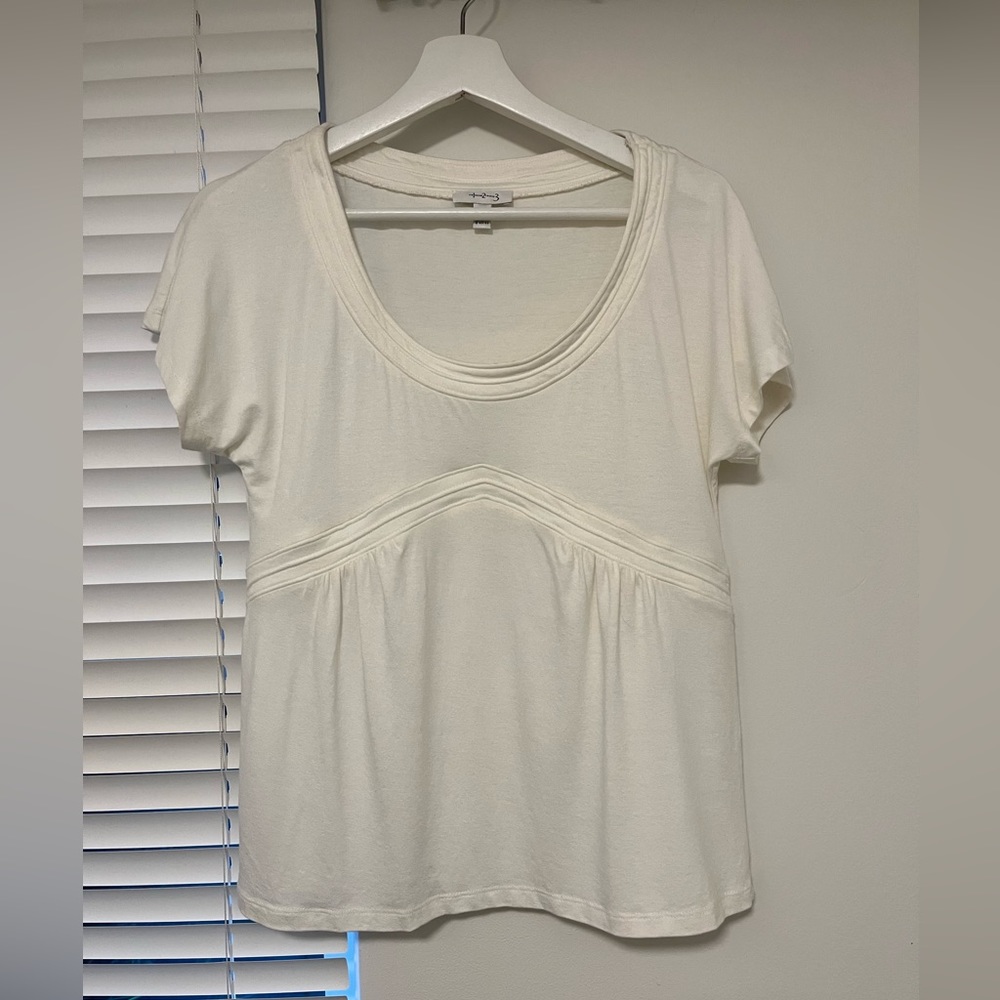 Women’s Un Deux Trois Ivory T-Shirt Size Medium- Never Worn